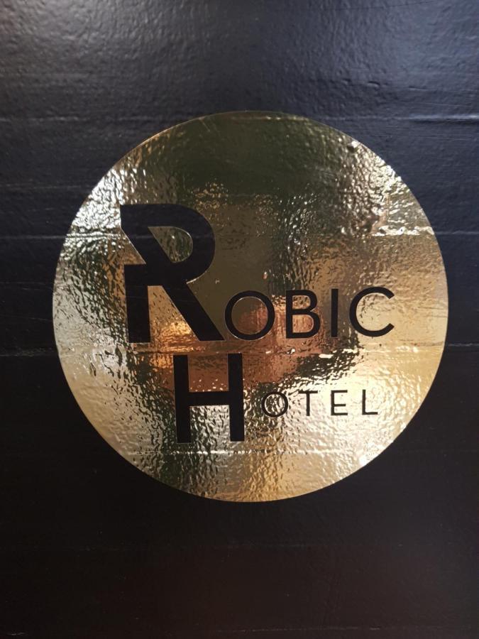 Brit Hotel Essentiel Pontivy Robic Exterior foto